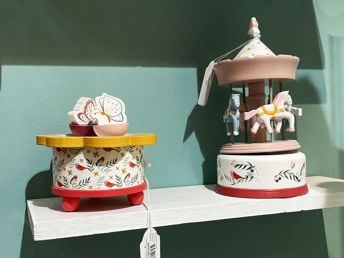 - Boîte à musique magnétique Solange (11 x 10,19 cm)