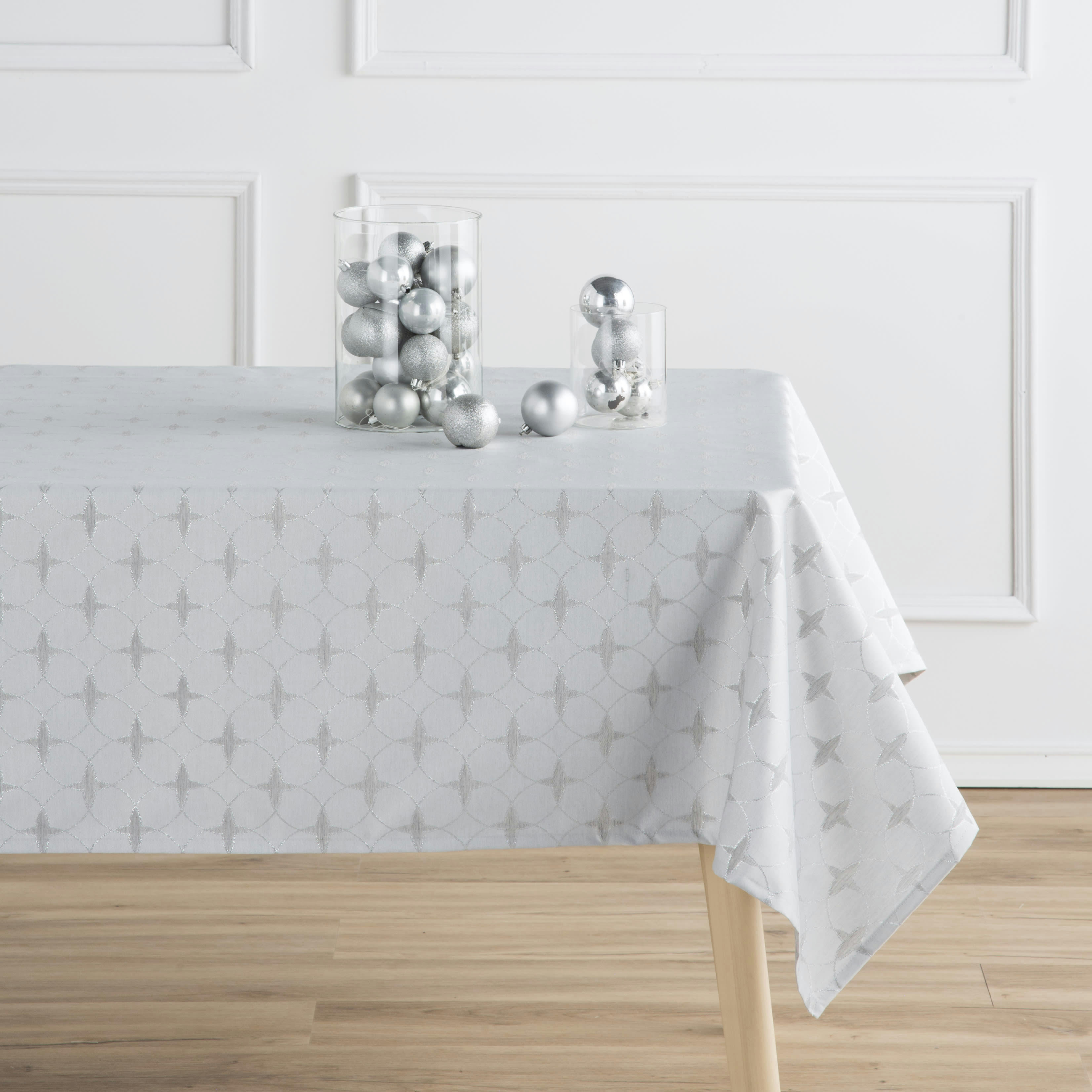 LYRA PLATA - Nappe tissée jacquard argent avec traitement anti-taches 150x200 cm