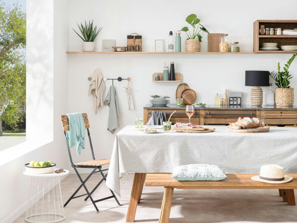 - Cache-pot en fibre végétale et pied en métal noir H30