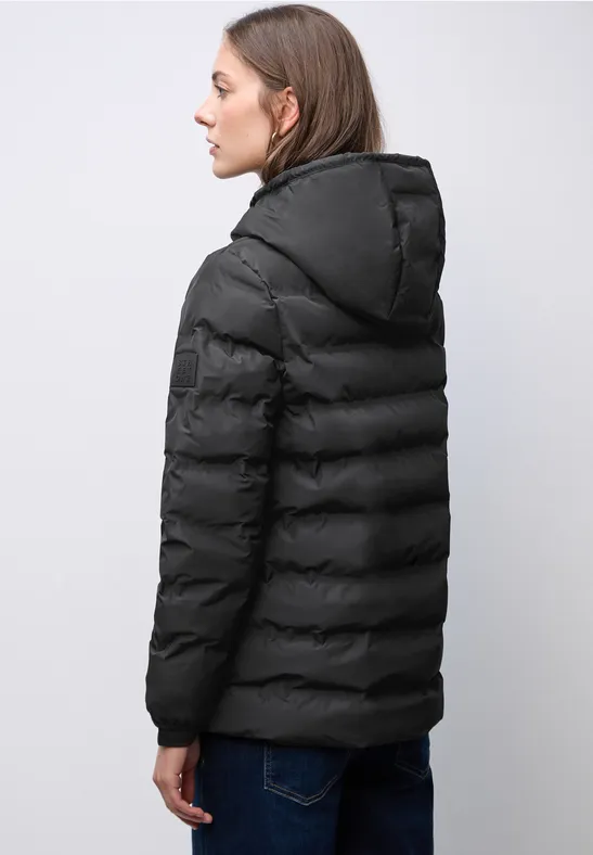Jacke mit geklebten Nähten