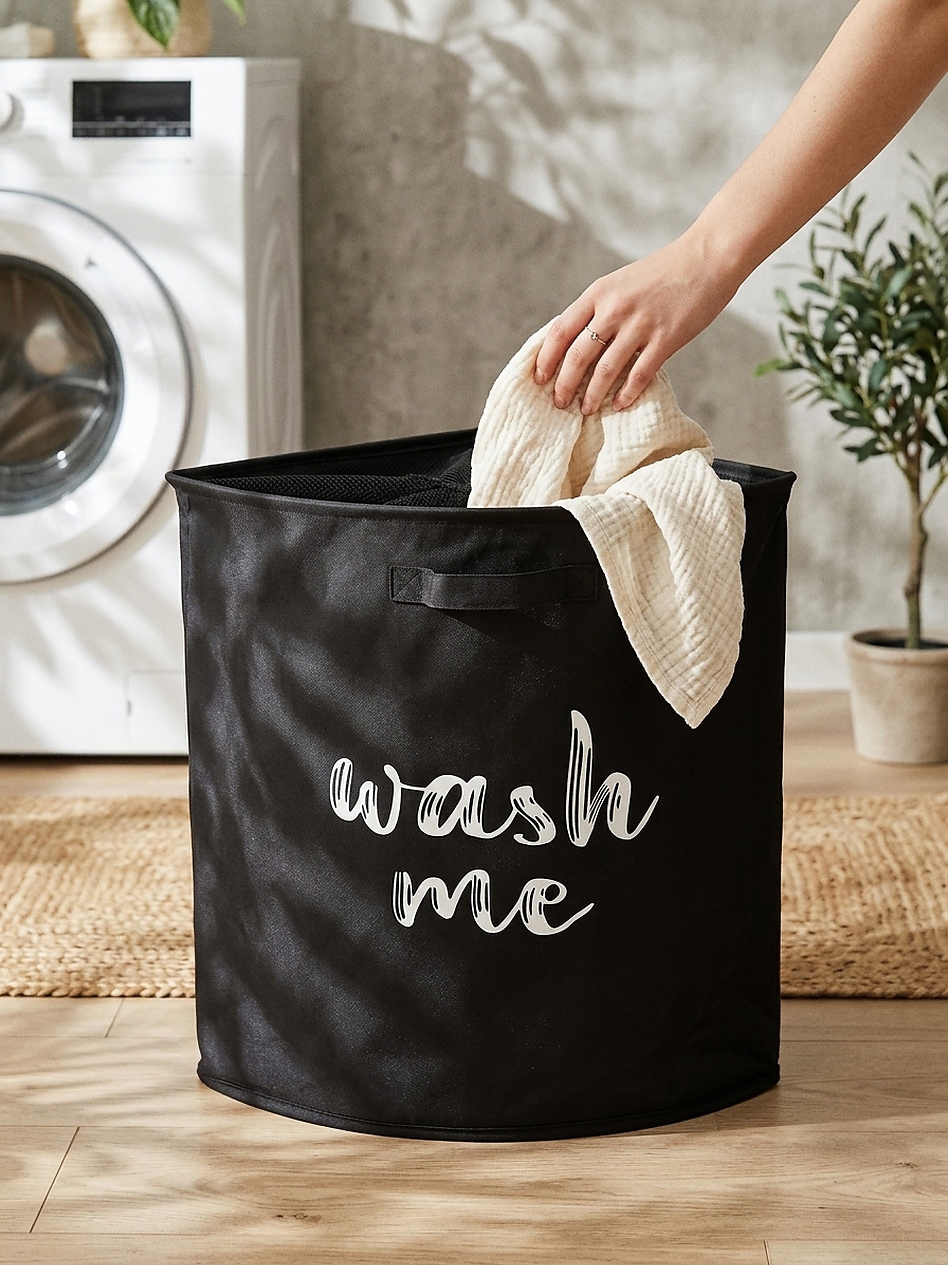 Kosz na pranie z napisem WASH TIME