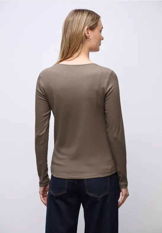 Shirt mit Herzausschnitt