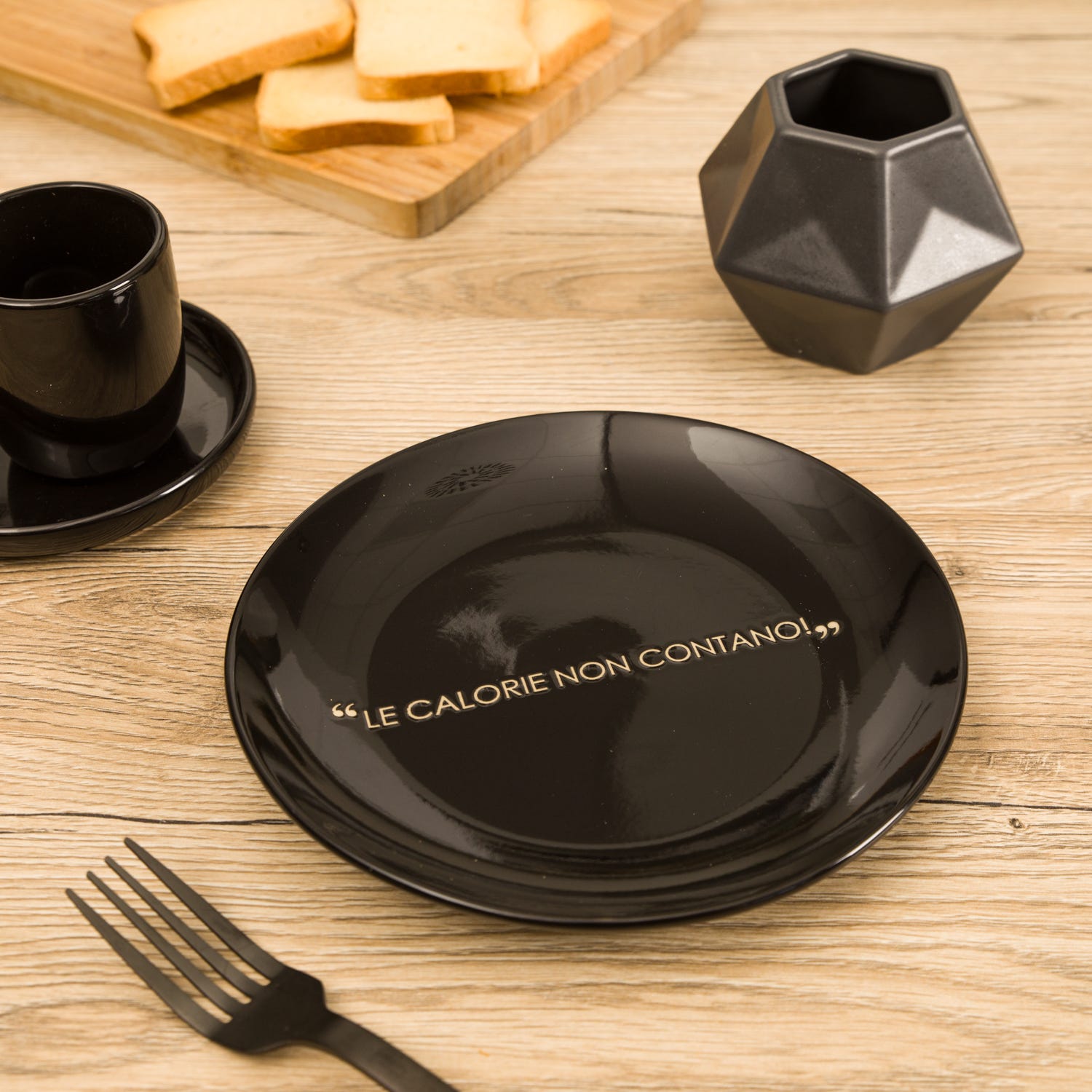 Piatto frutta nero con scritta 19,5 cm in stoneware