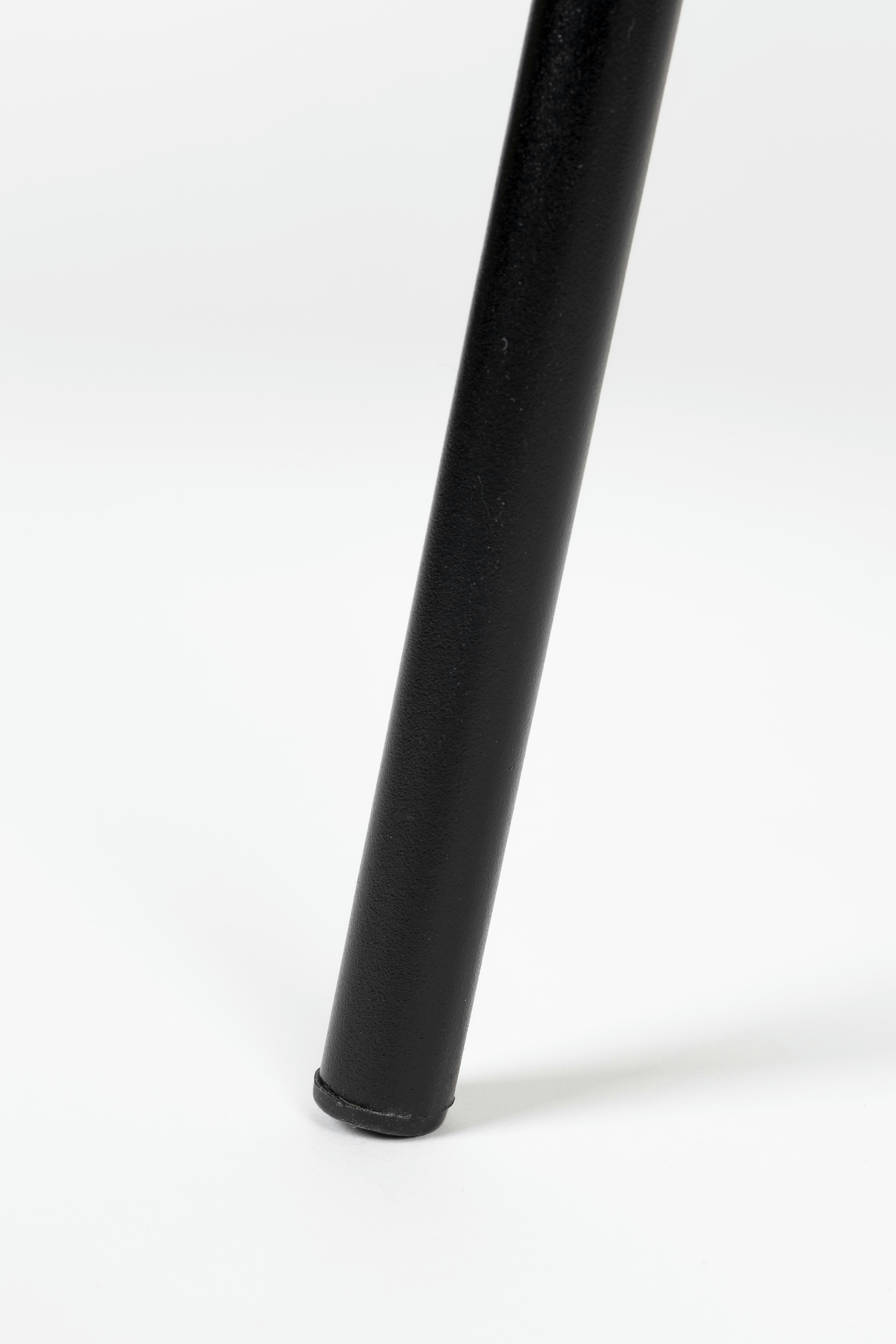 - Chaise en velours bleu avec pieds en acier