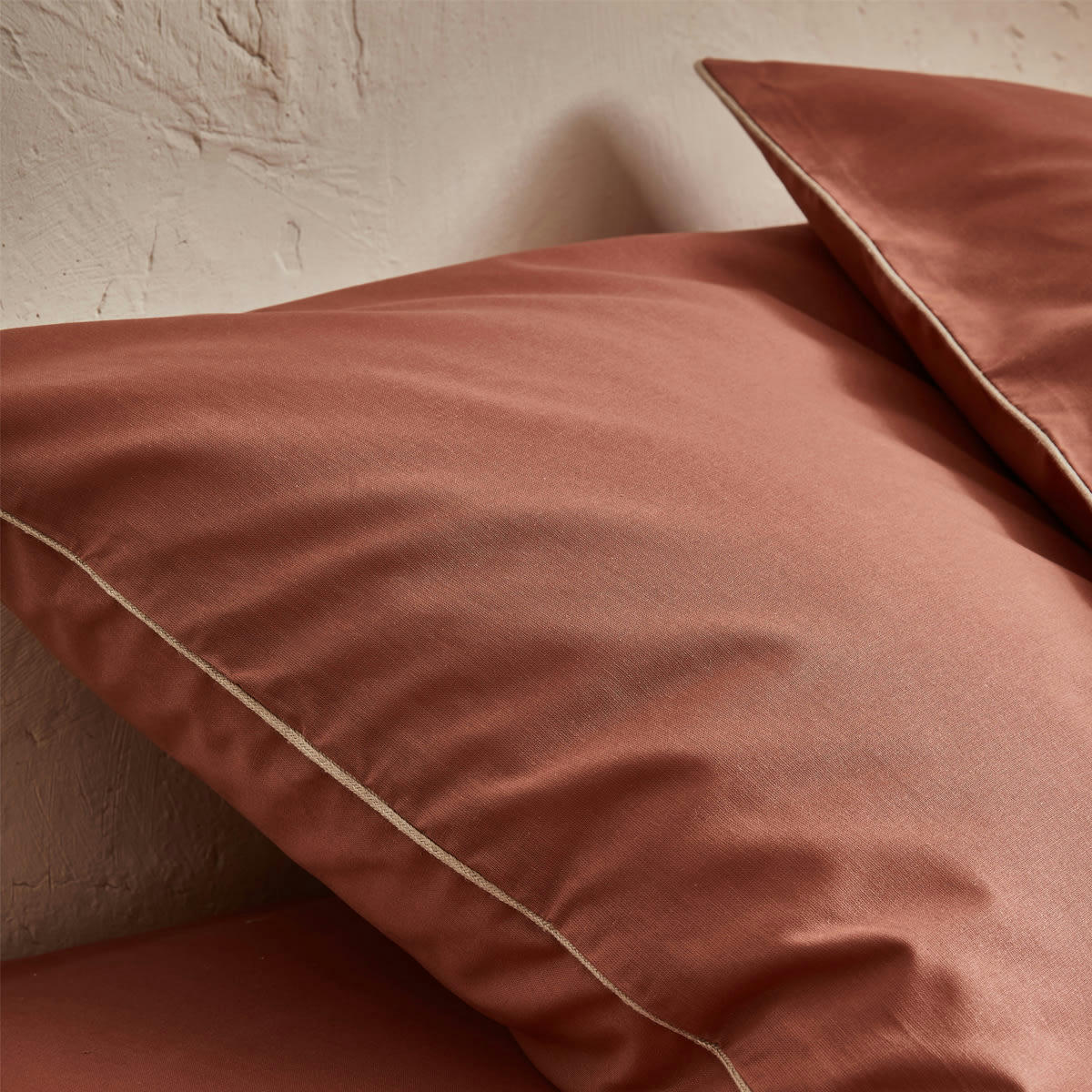 AURORE - Taie d'oreiller unie en coton terracotta 63x63