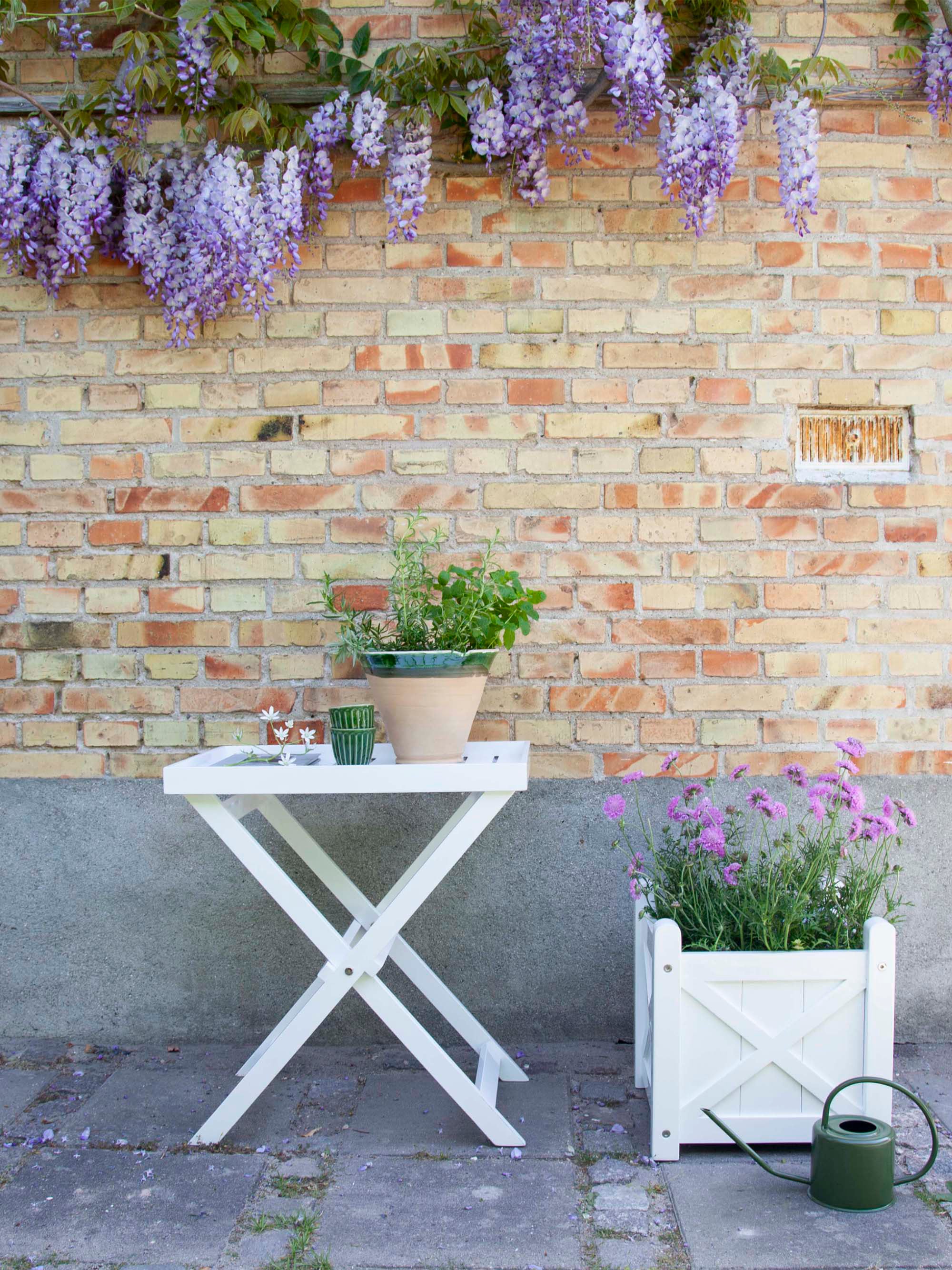 Klappbarer Gartentisch Glossy mit abnehmbarem Tablett
