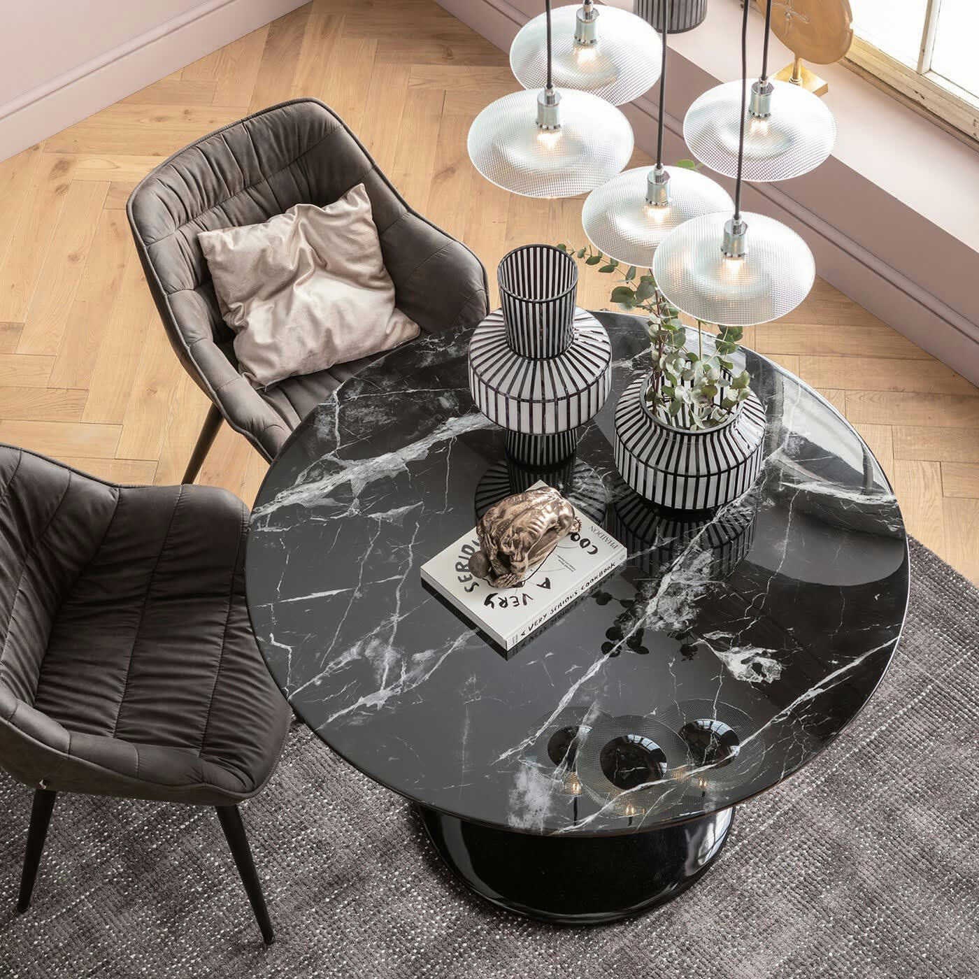 THELMA - Chaise avec accoudoirs en tissu gris et acier