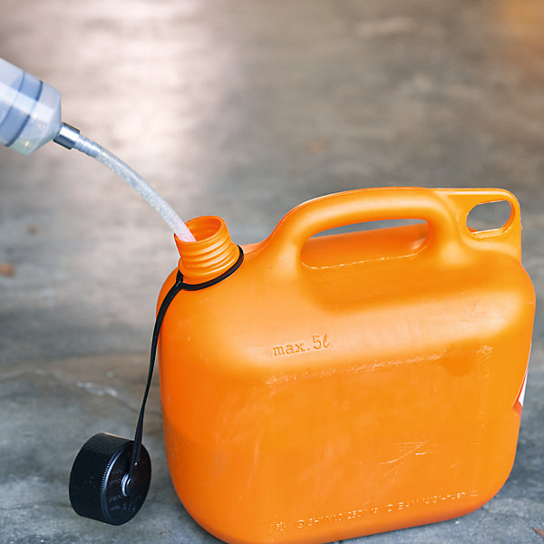 Bidon d'huile avec bec en plastique orange 5L Stihl