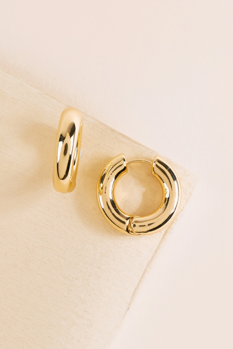 Alysse Chunky Huggie Earrings
