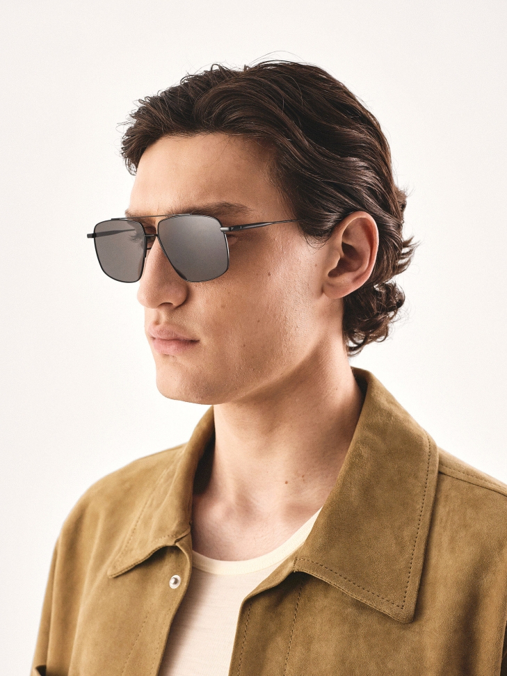 Minimalist black polarized glasses