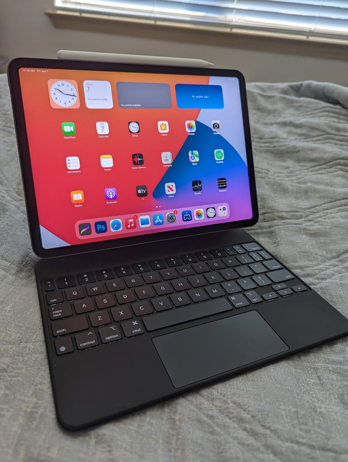 11"" iPad Pro 3rd Gen 128GB M1 Like New w/accessories