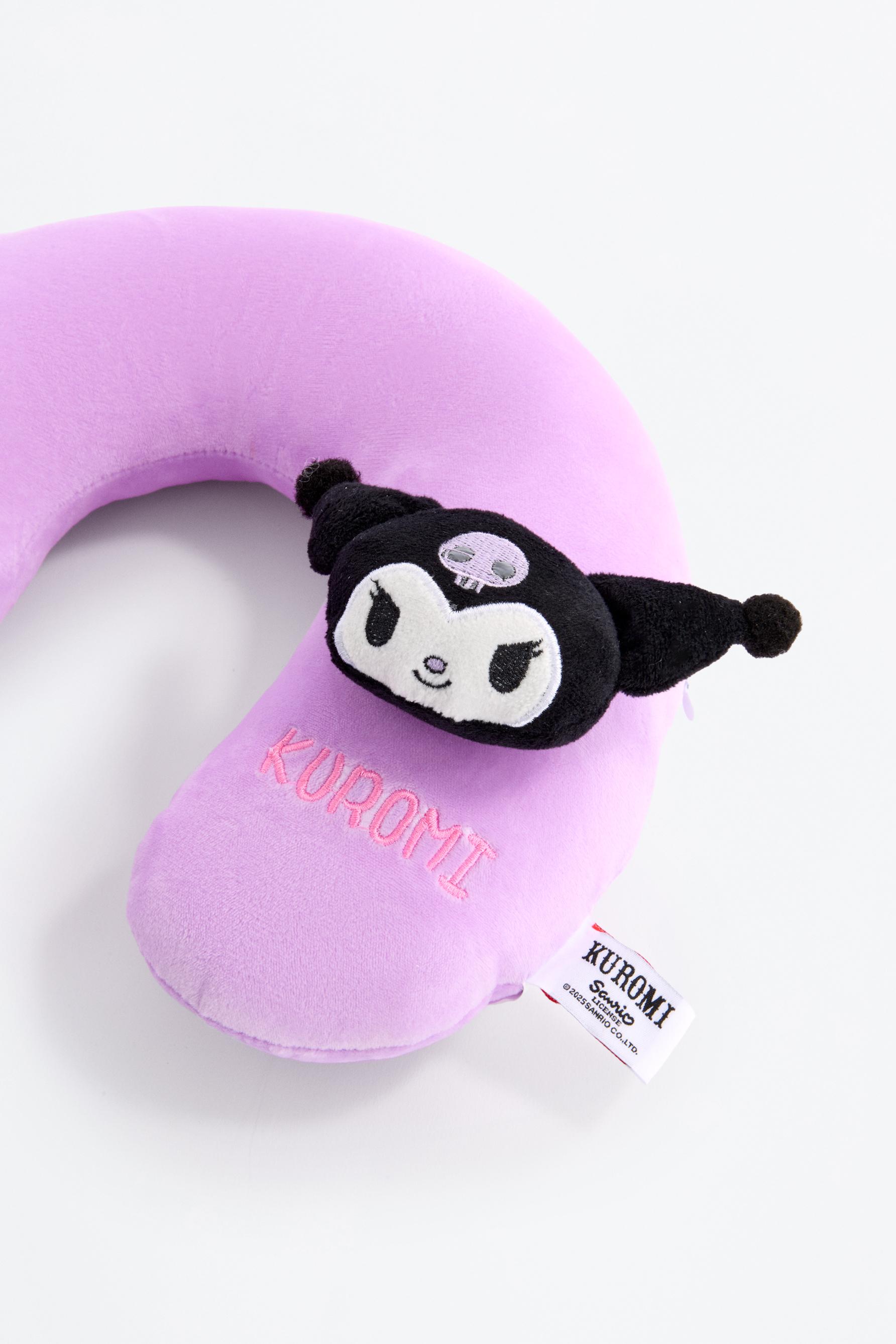 Almohada viaje Kuromi Hello Kitty ©SANRIO