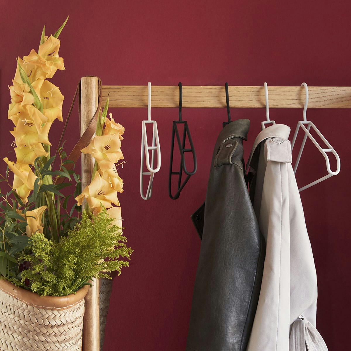 ACORN - Portant à vêtements en bois de chêne naturel