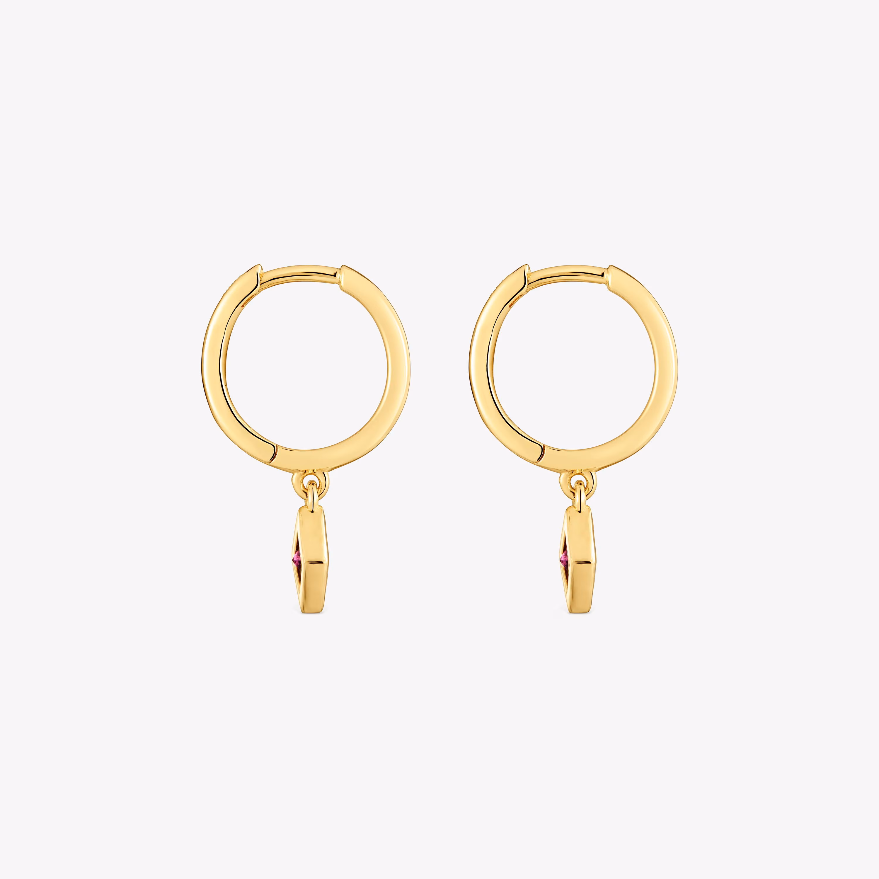 Pendientes aro cortos con baño de oro 18 kt sobre plata y detalle rodolita Basic Colors