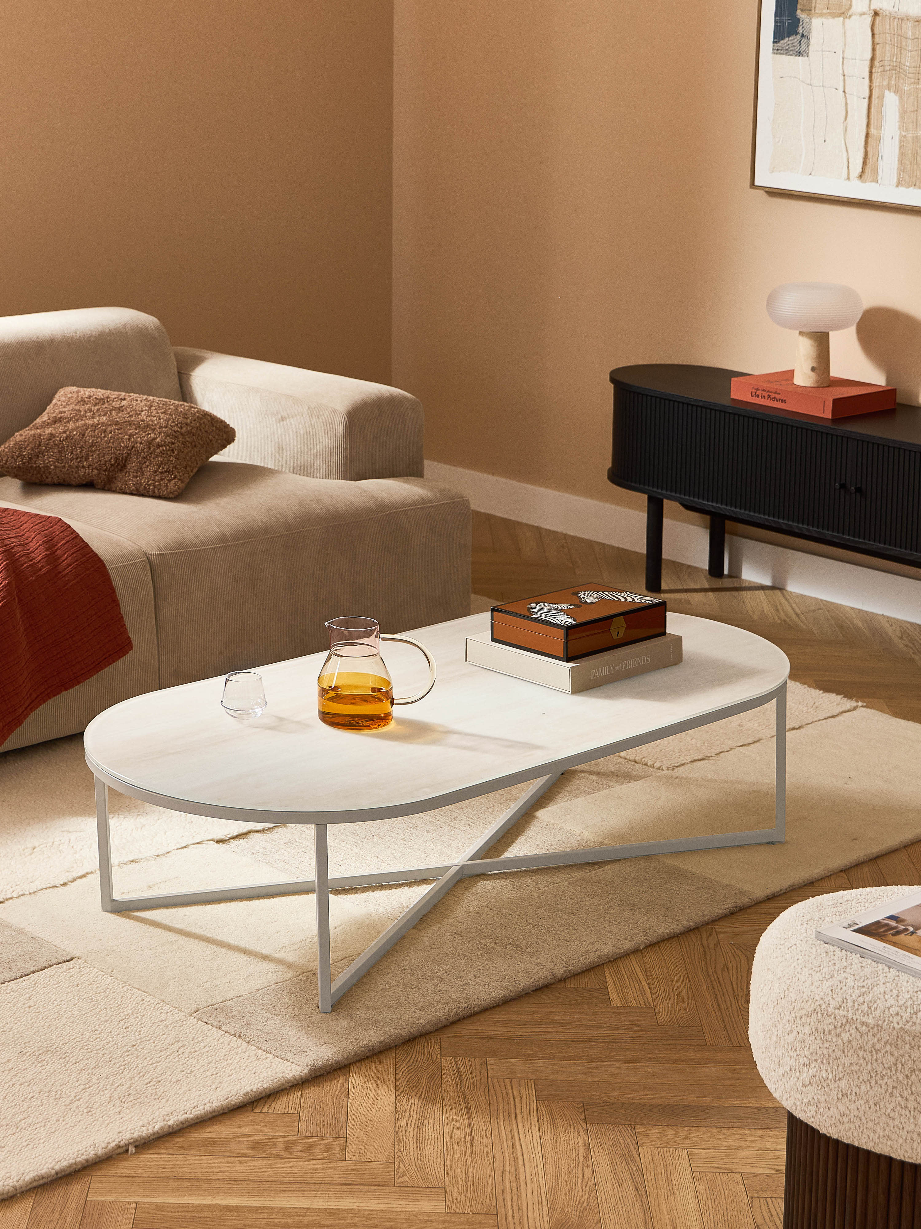 Ovaler Couchtisch Antigua mit Glasplatte in Marmor-Optik