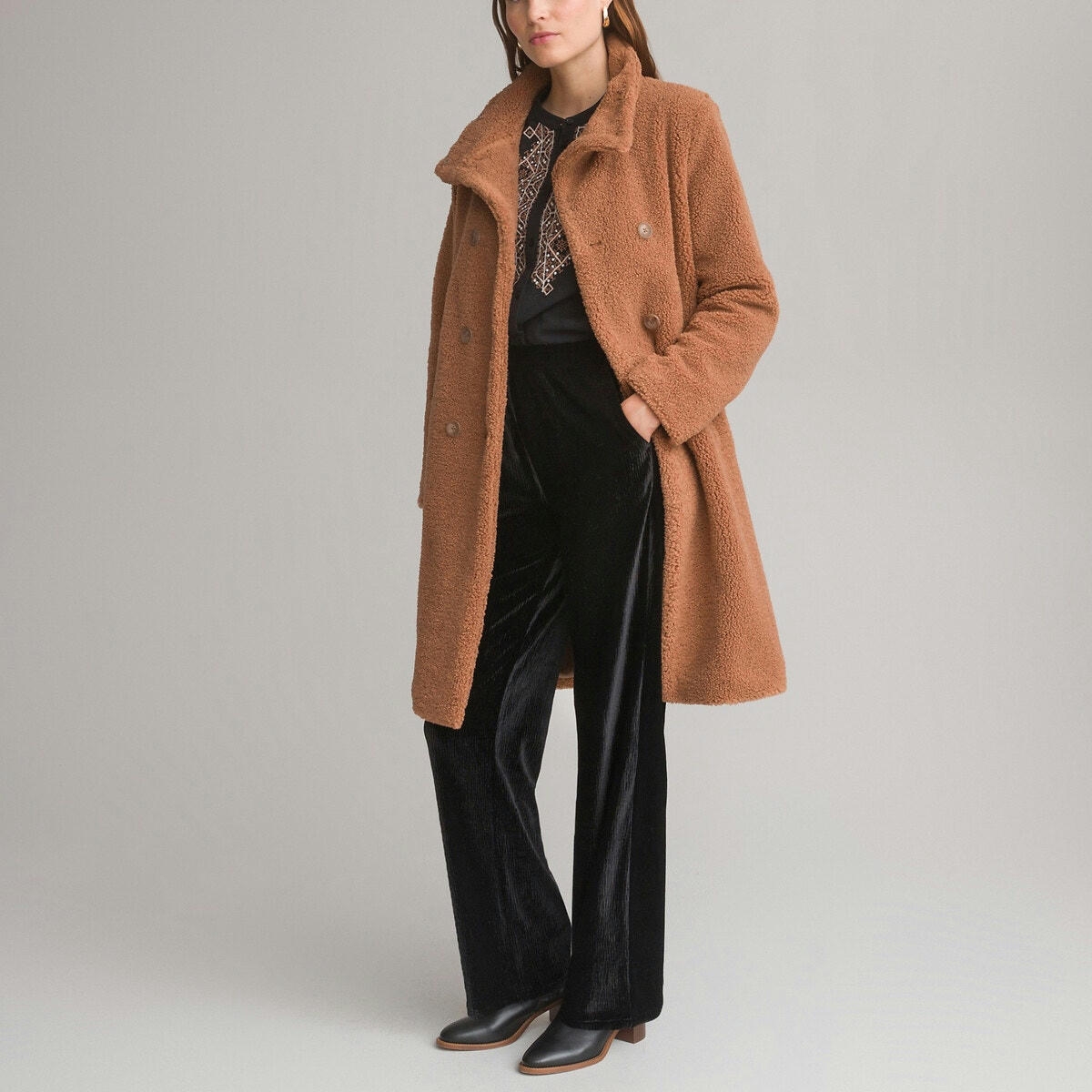 Manteau bouclette, mi-long, fermeture boutonnée