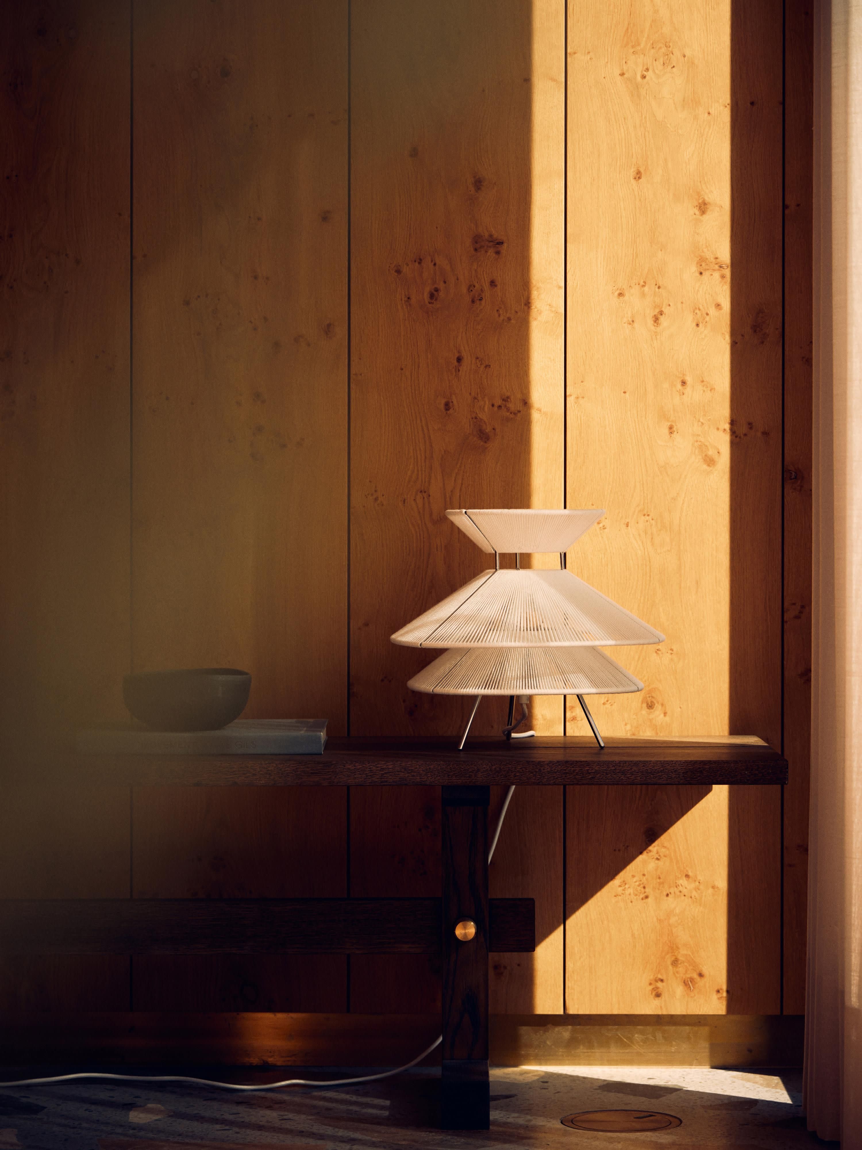 Dimmbare Tischlampe Kiku aus Leinen