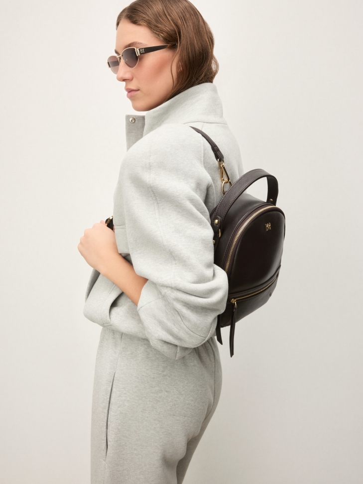 Sunglasses quiet luxury