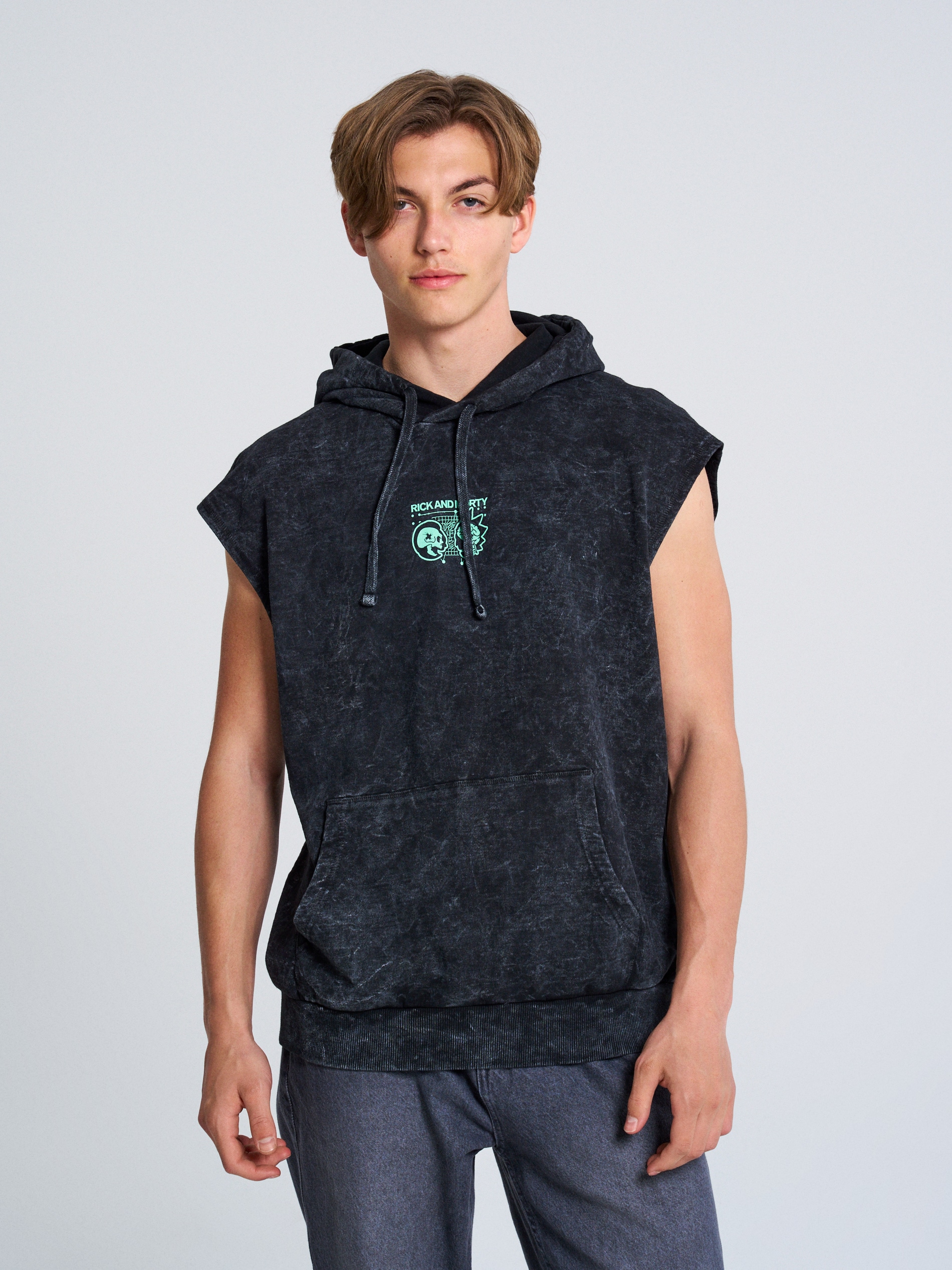 Bluza bez rękawów z kapturem i nadrukiem Rick & Morty