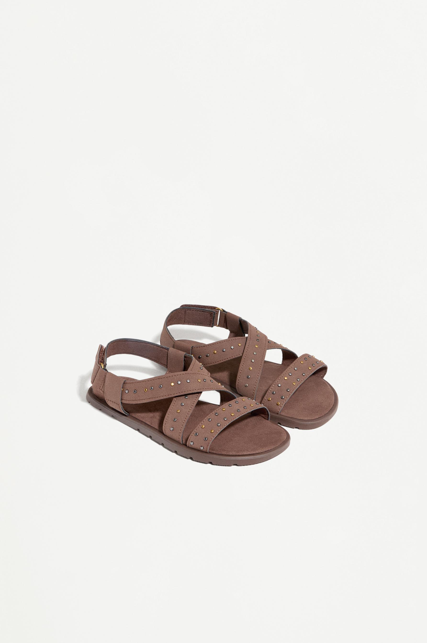 SANDALIA ENVOLVENTE TACHAS BAREFOOT