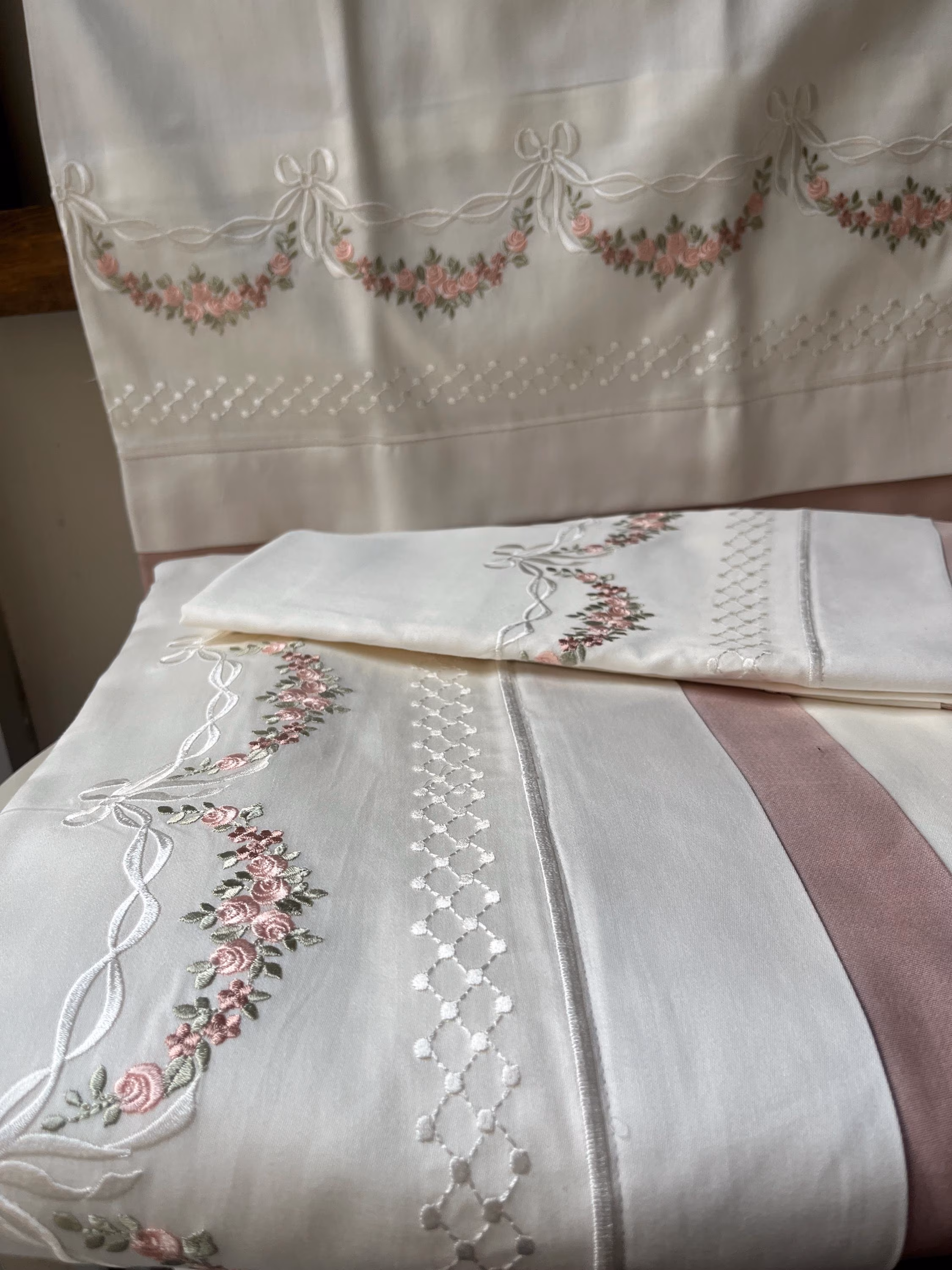 Cream Bedding Set 4 Pcs with Floral Bow Embroidery, Natural Sateen 100% Cotton, 1 Duvet Cover, 1 Fitted Sheet, 2 Pillowcases