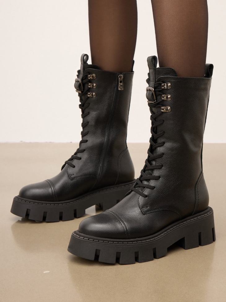 Leather ankle boots with high upper