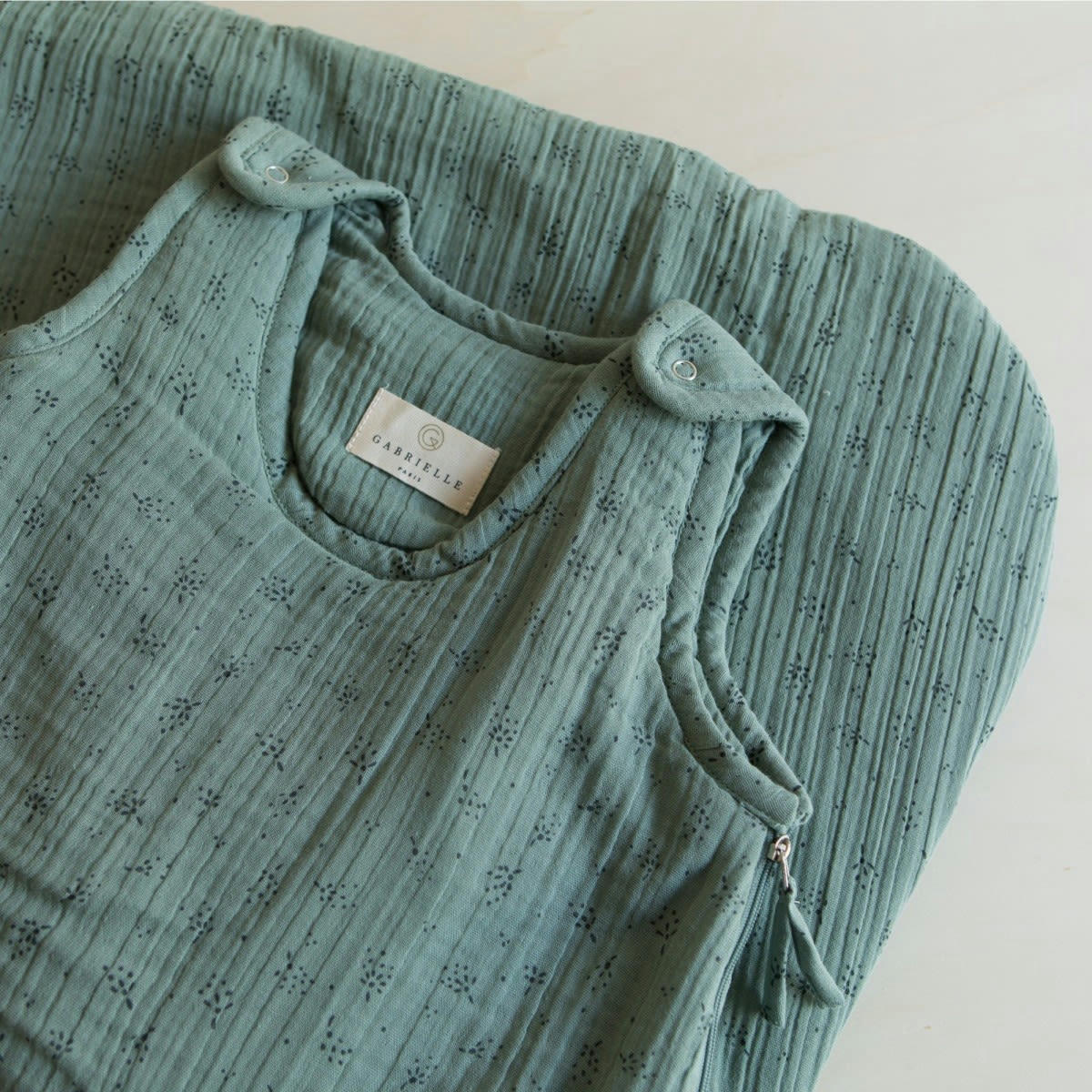 GREEN & KIDS - Gigoteuse en gaze de coton biologique à motifs vert