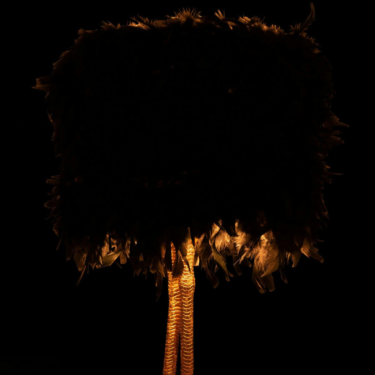 ARCADIA - Lampe art déco abat-jour plumes et pied métal doré