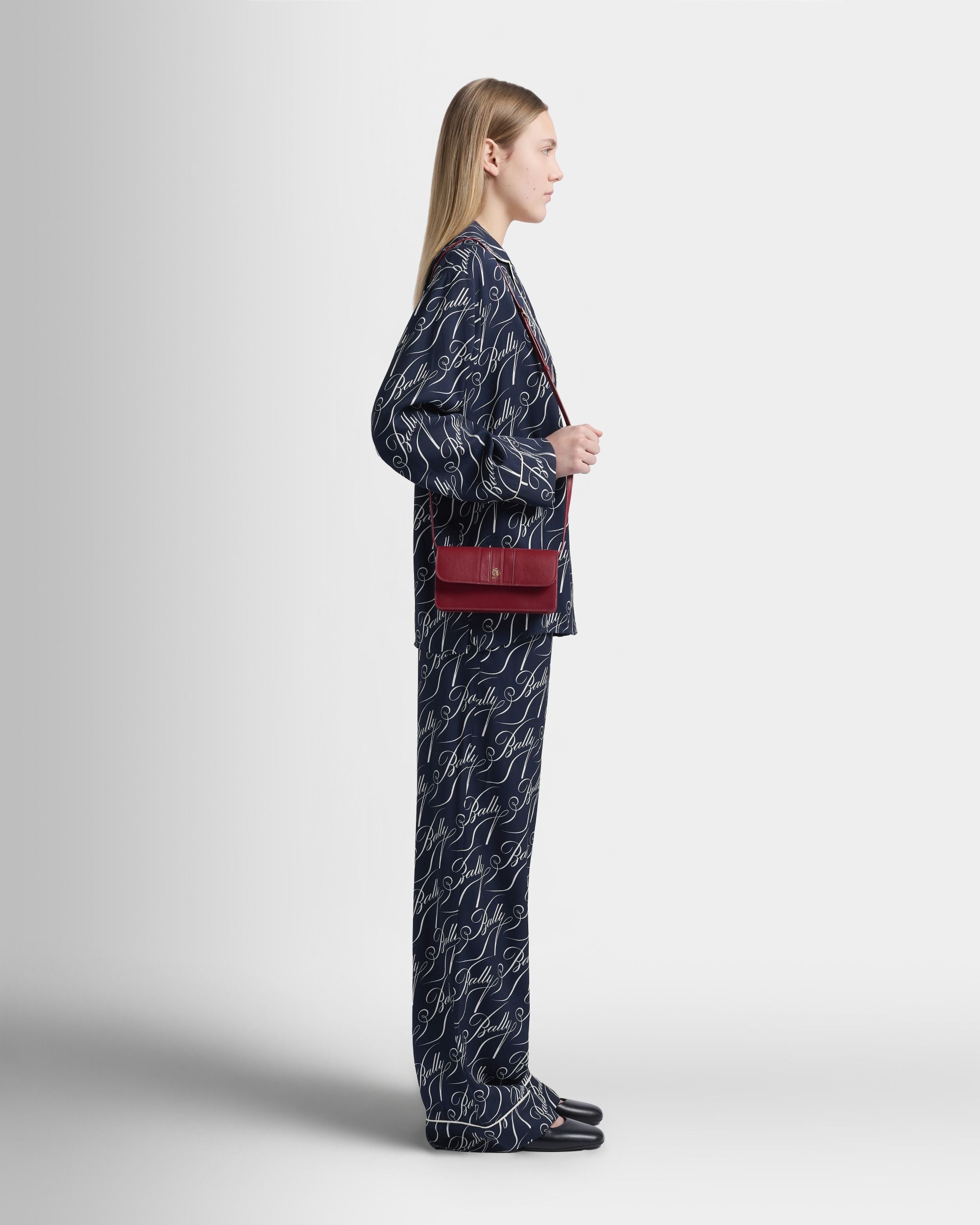 Signature Smartphone-Tasche aus Leder in Rubinrot