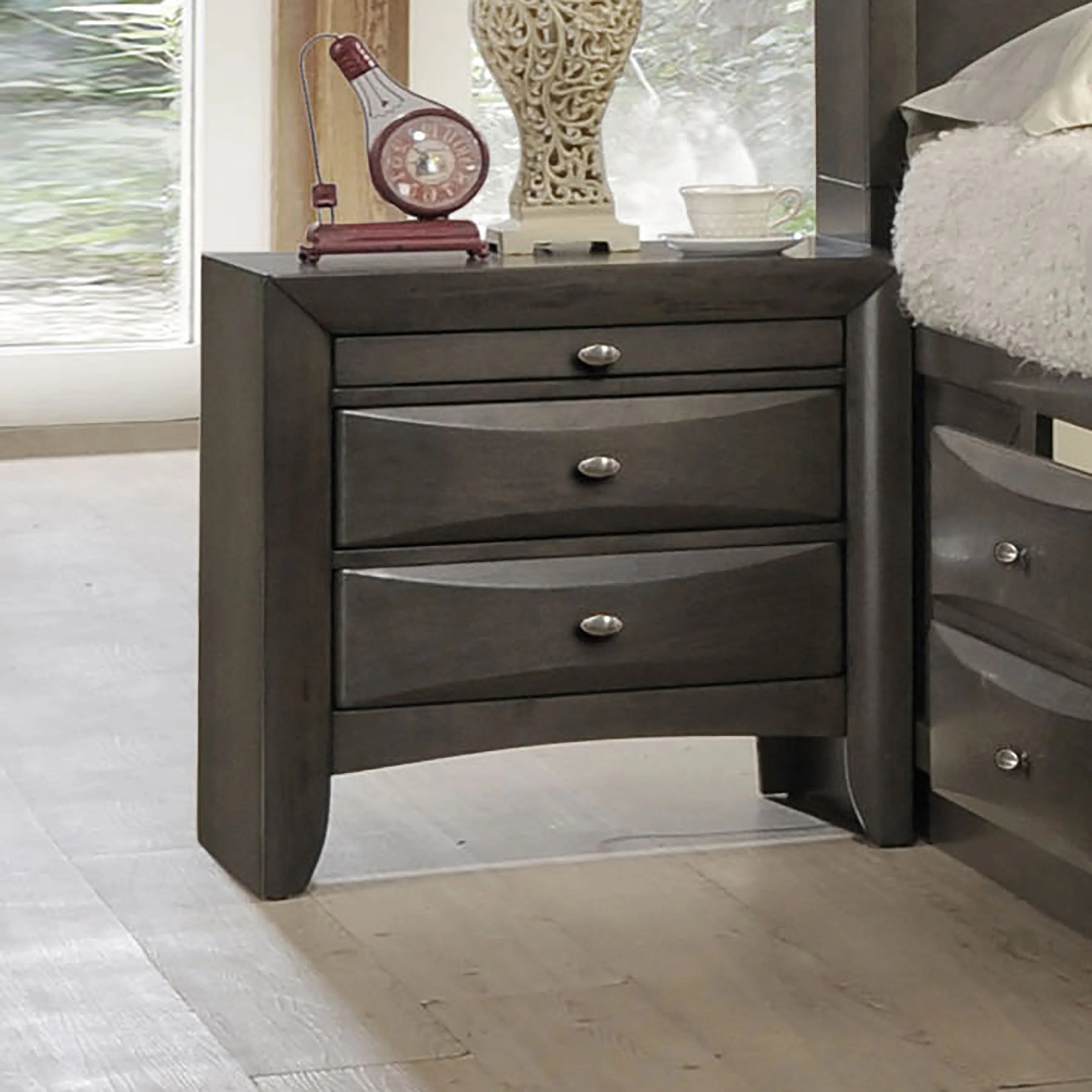 Furniture of America Brent Traditional Wood 3-Drawer Nightstand