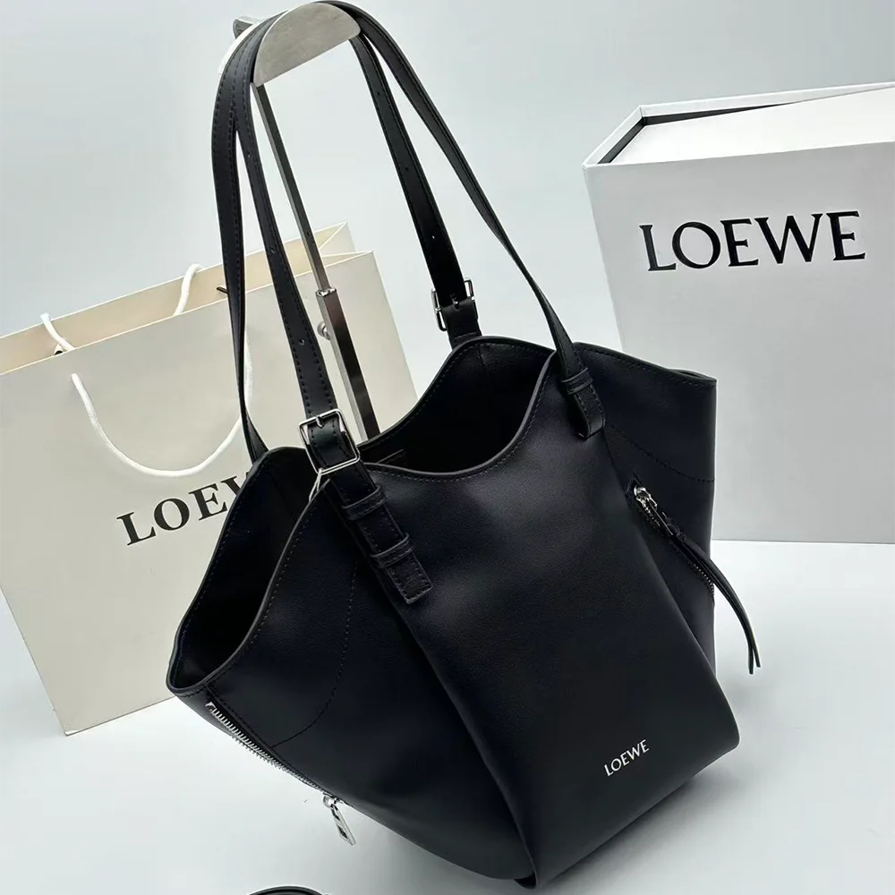 Loewe Classic calfskin Hammock Flip bag