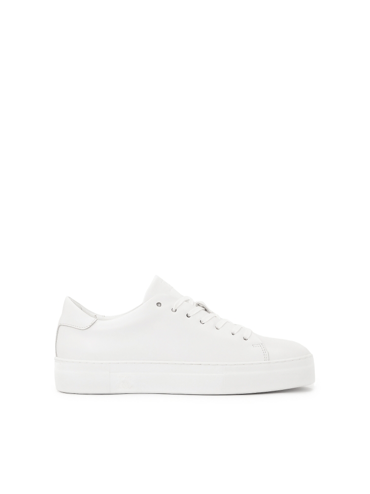 Minimalist sneakers in white color