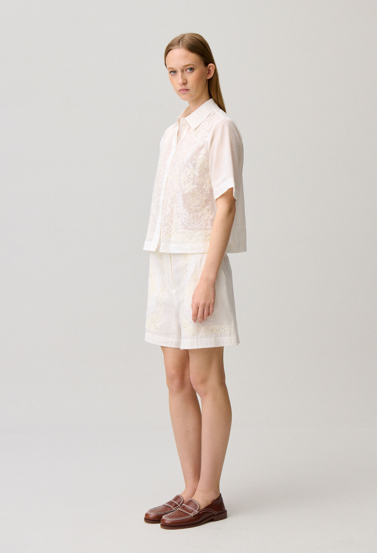 Short brodé coton ramie