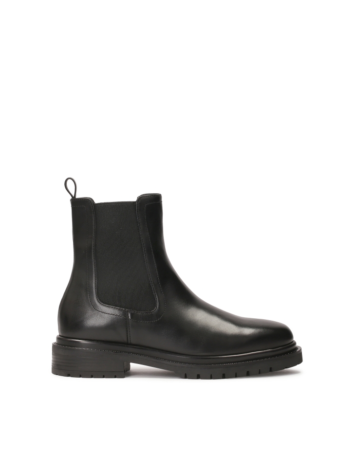 Timeless black-colored Chelsea boots