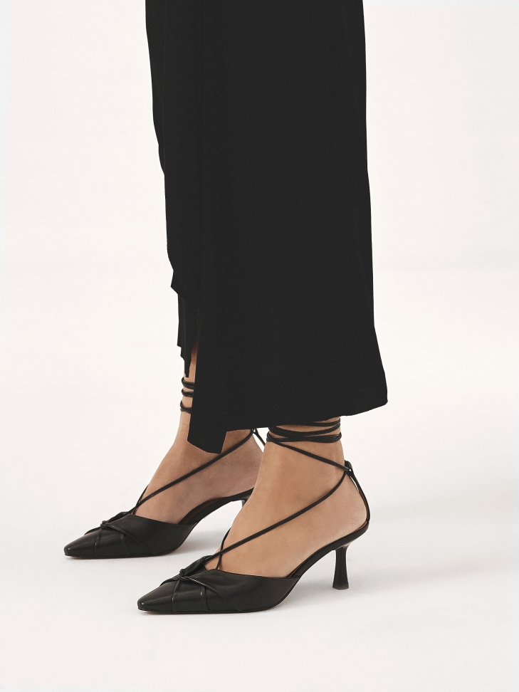 Black pumps with binding around the ankle