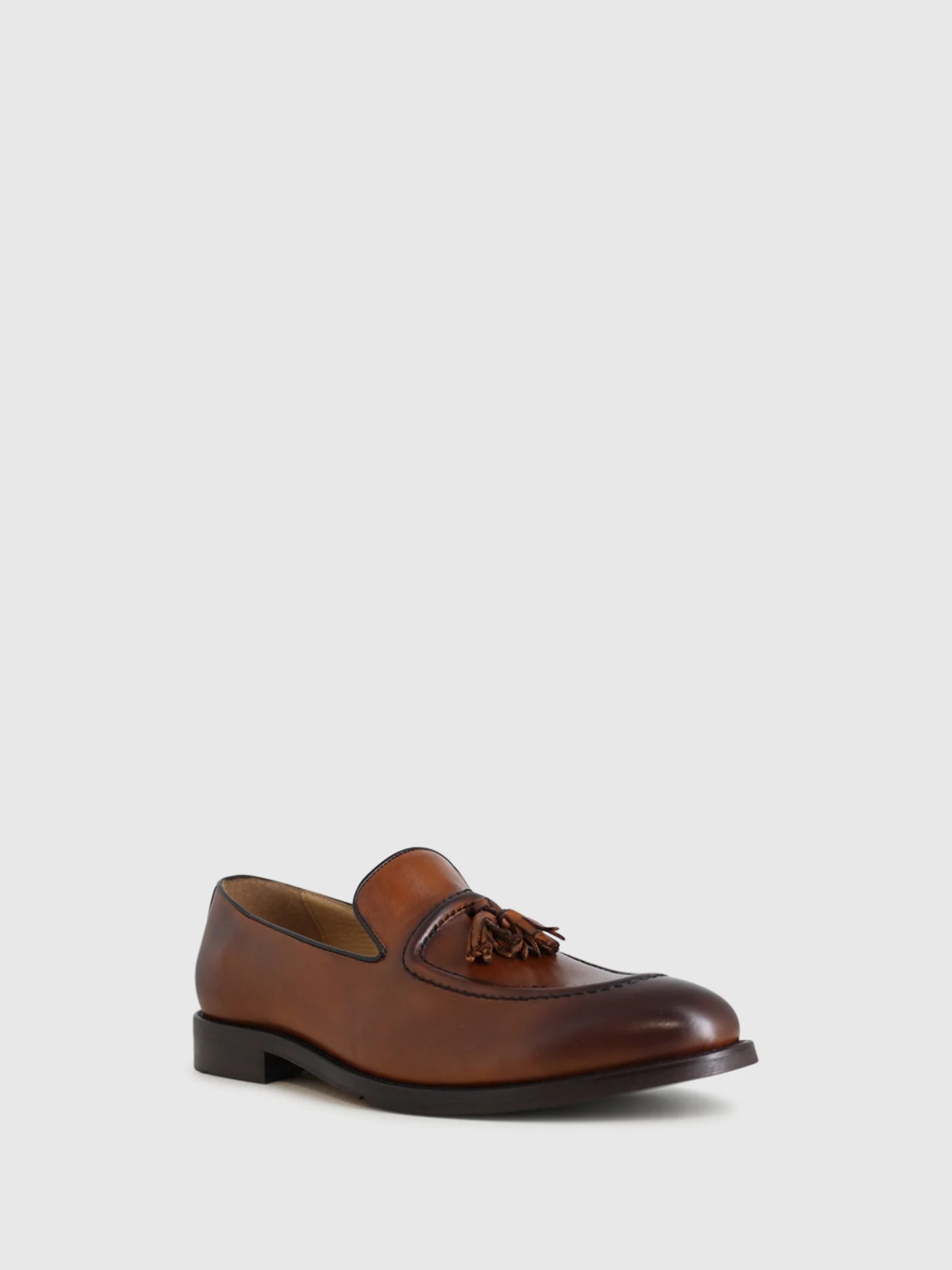 Loafers com Ponta Redonda em Camel
