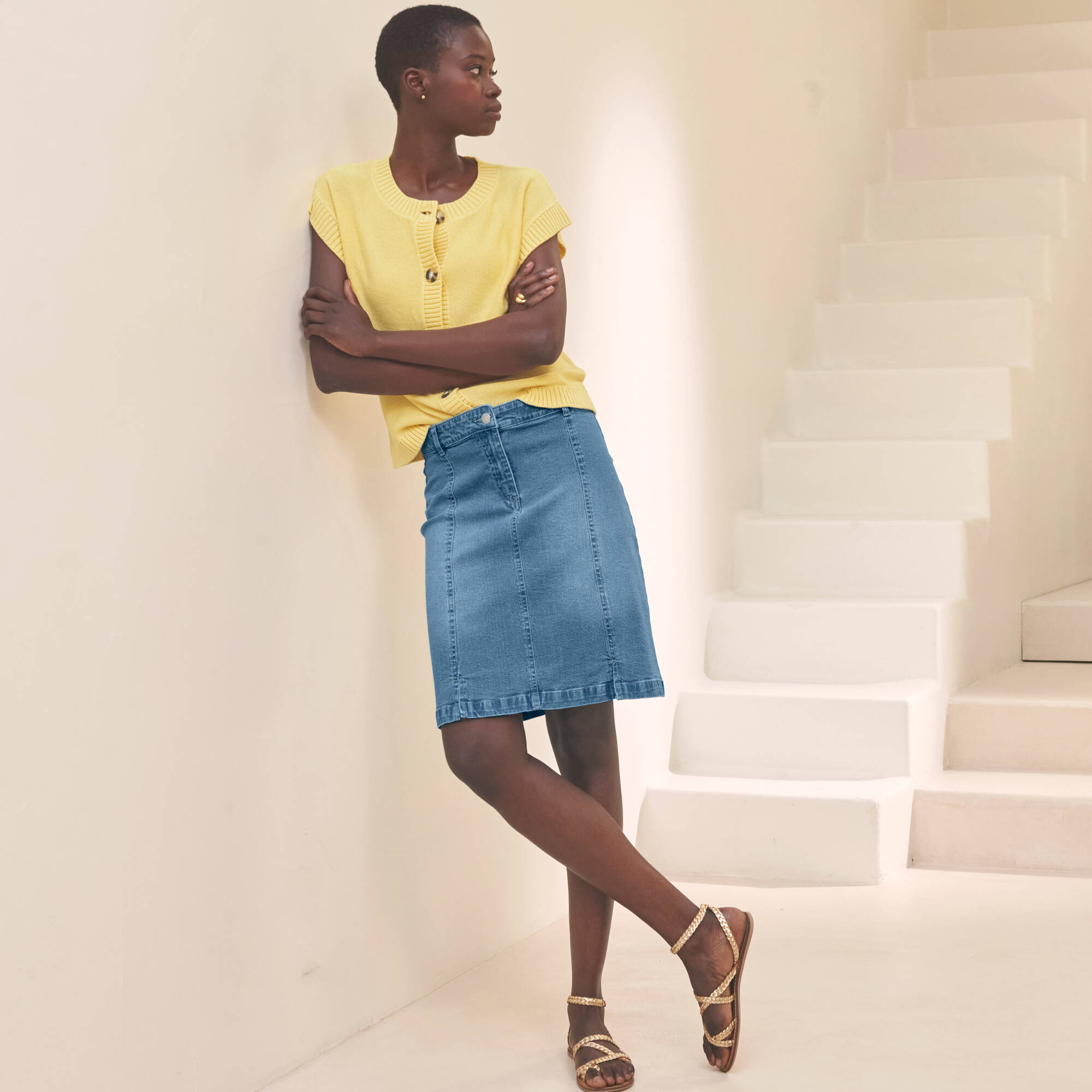 Jupe courte fendue en jean