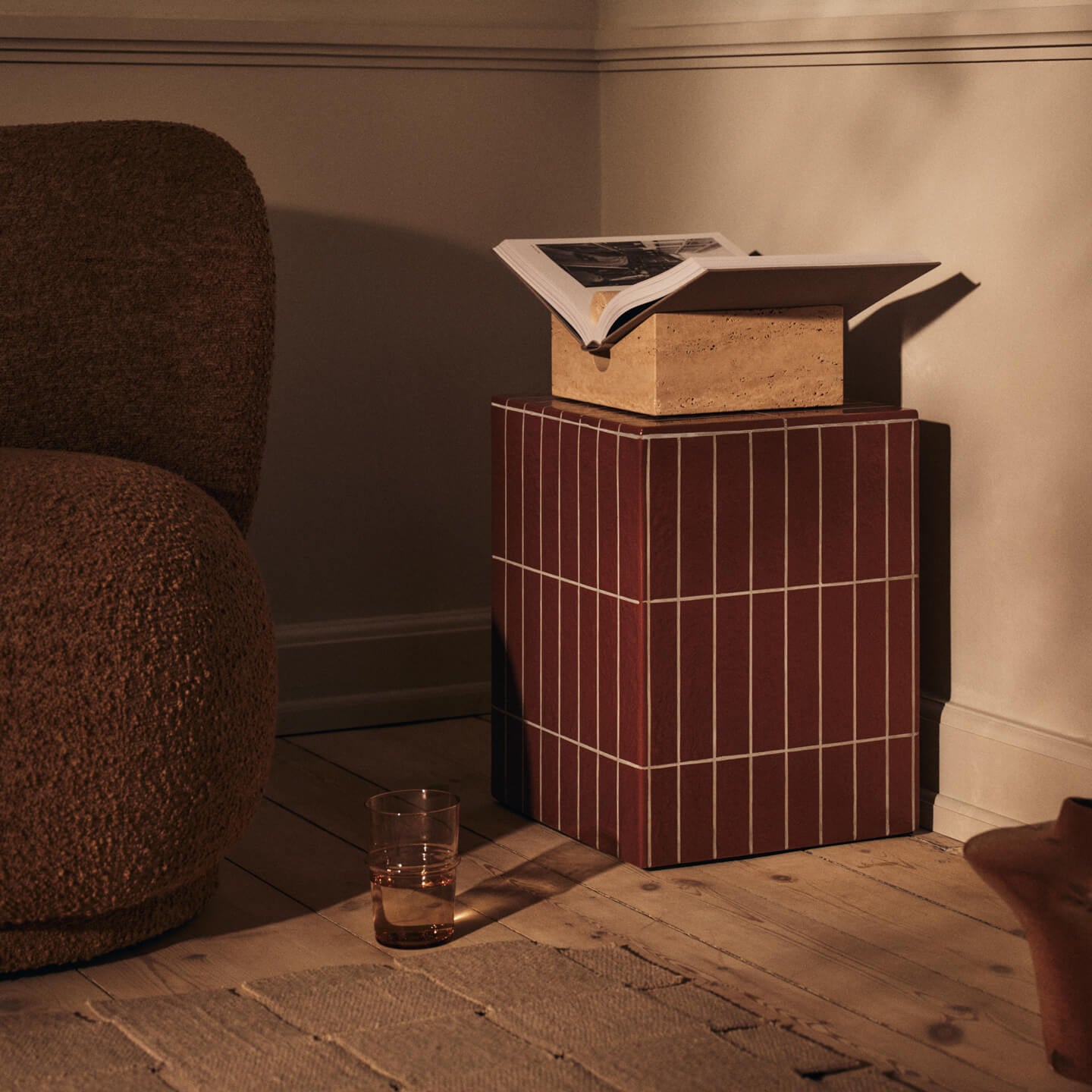 Ferm Living Tvara Boekenstandaard - Travertine
