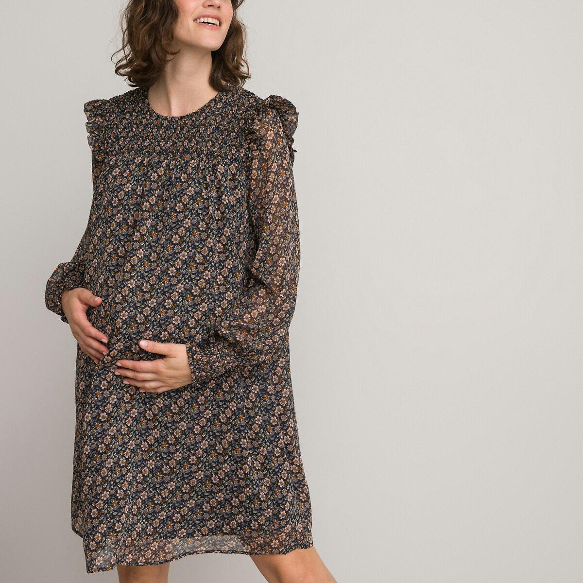 Robe de grossesse, volants et détails smockés