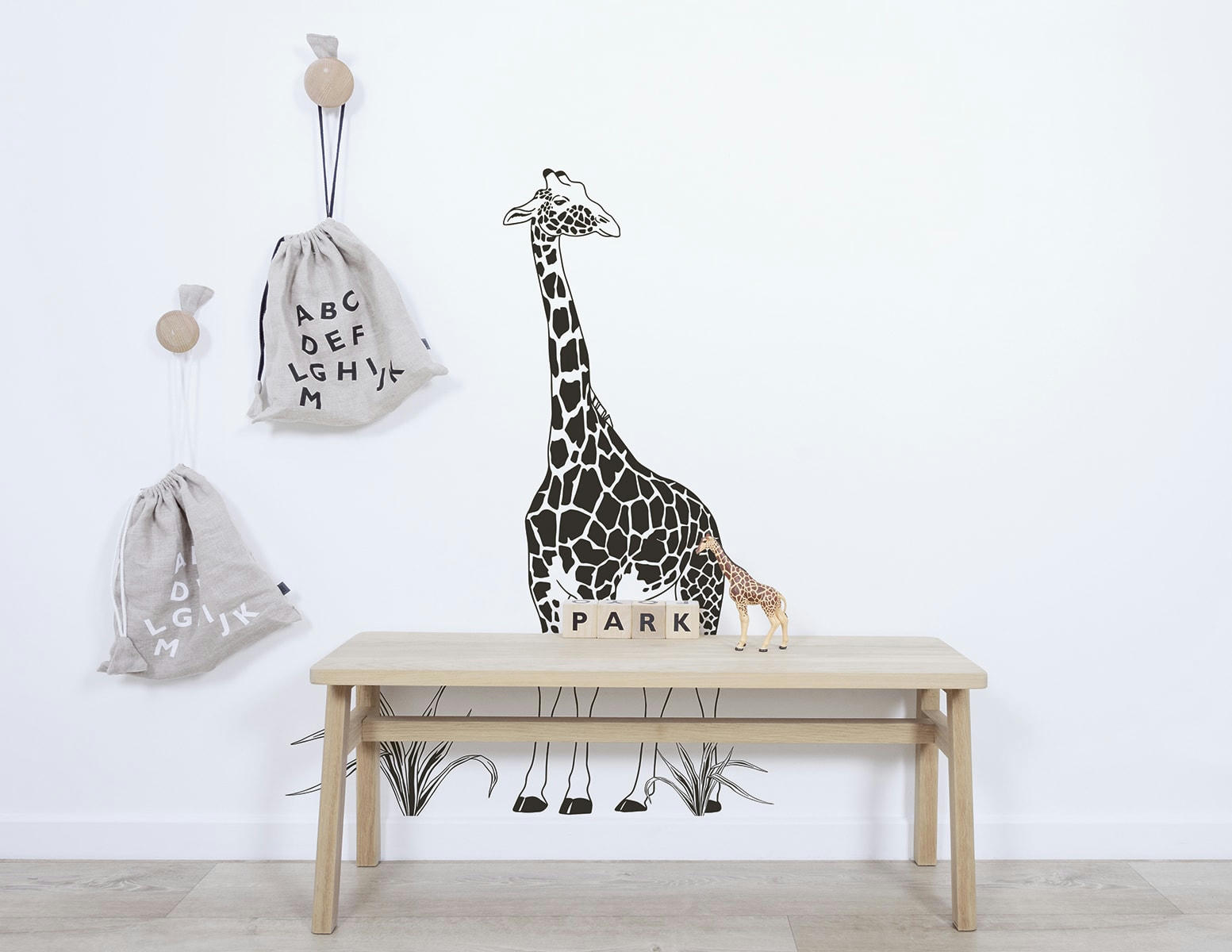 BLACK MAJIK - Grand sticker la girafe en vinyle mat noir