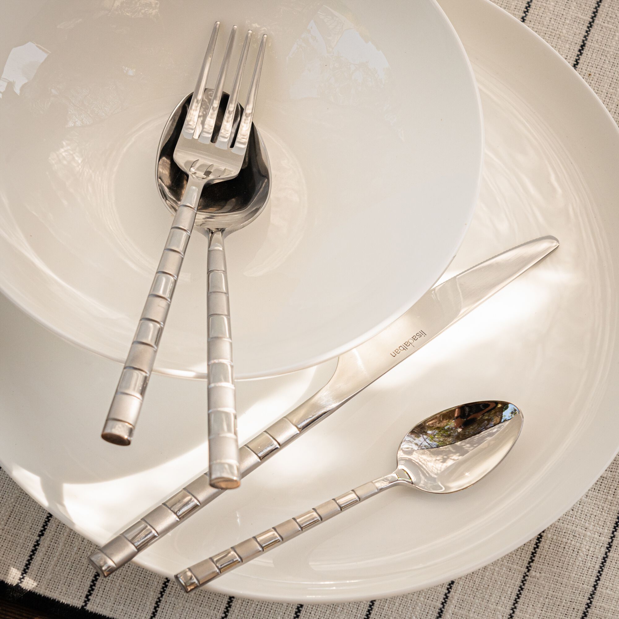 KOBE - Ménagère 16 pièces en inox - argenté