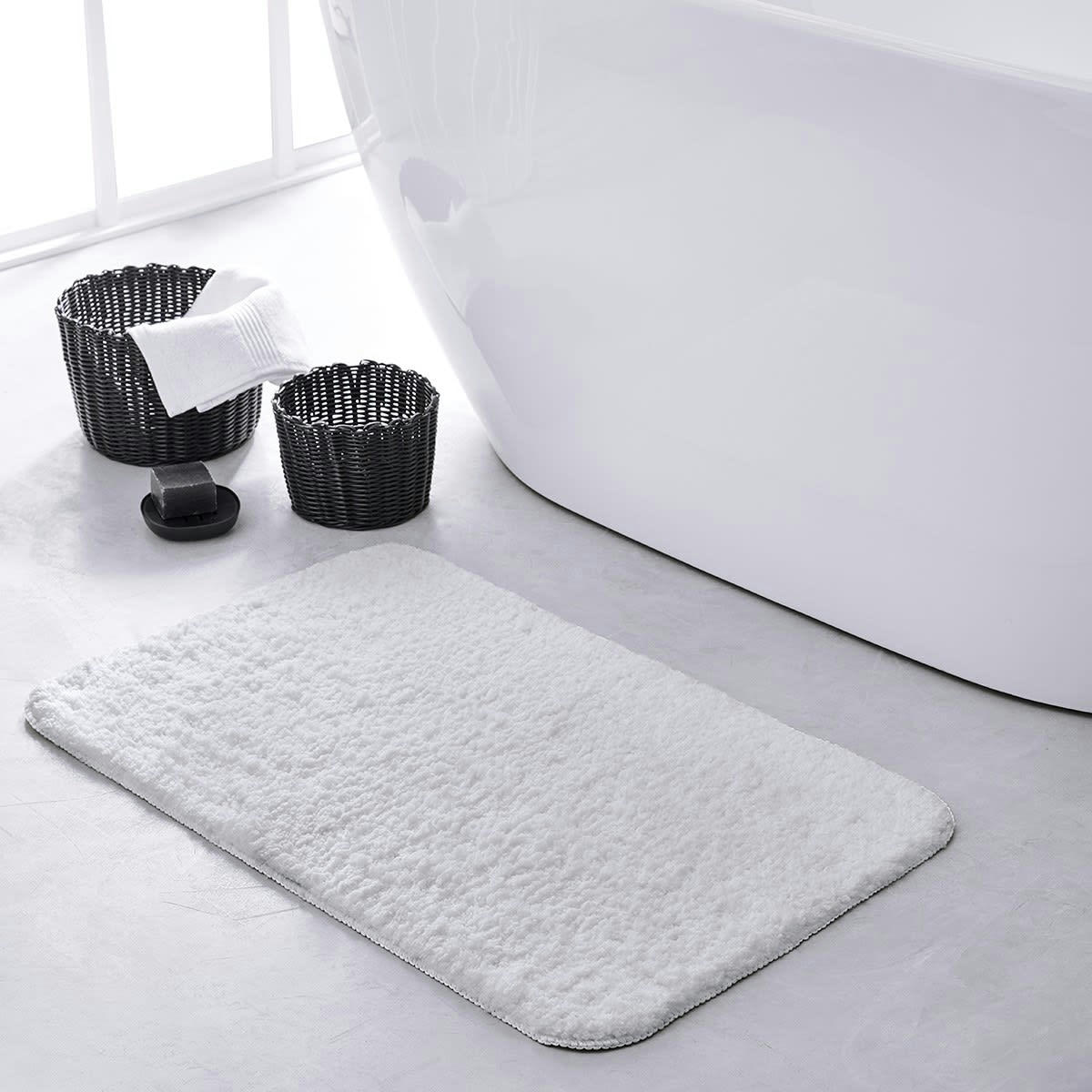 ESSENTIAL - Tapis de bain tufté uni en Polyester Blanc 50x80 cm