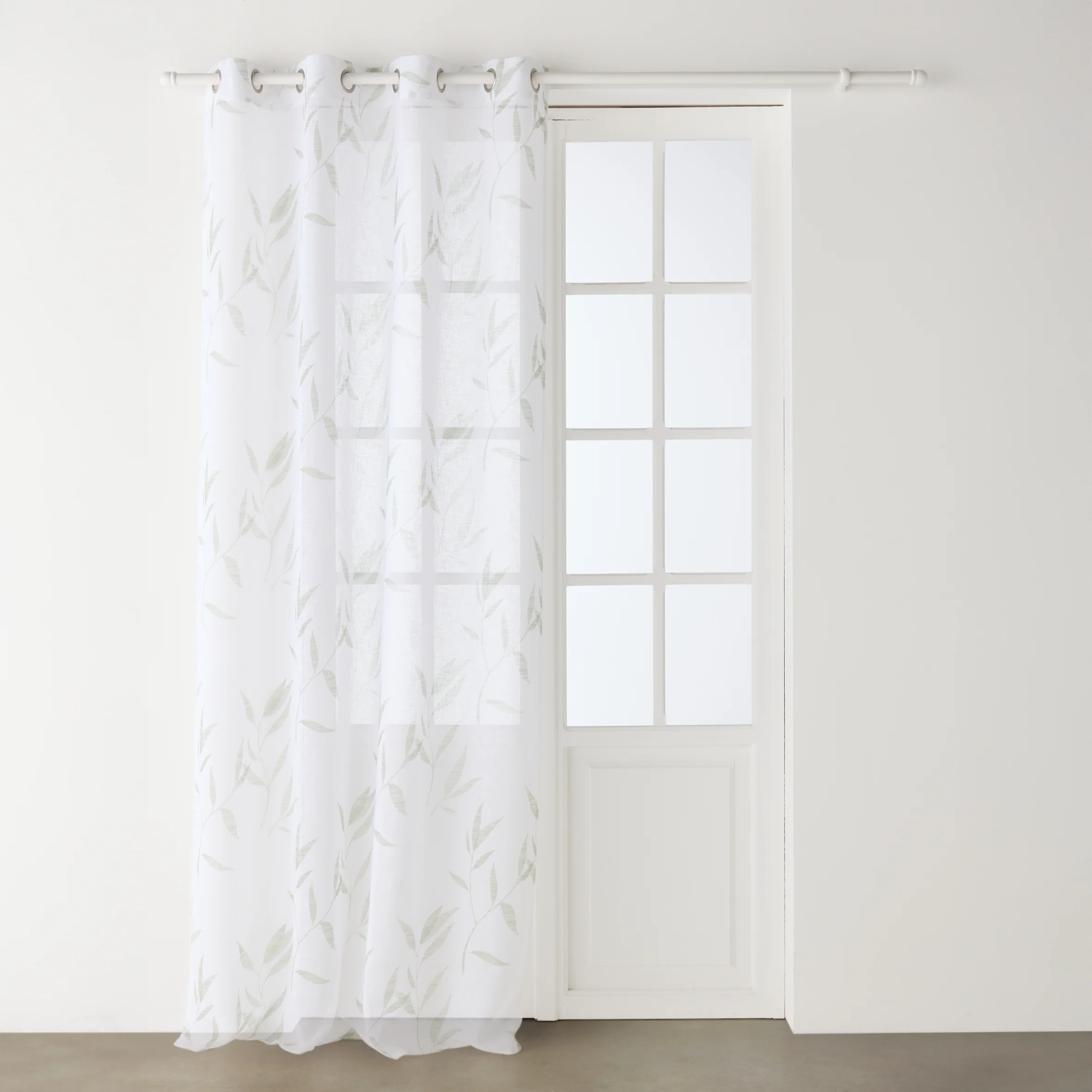 Voilage LEAVA coloris vert bambou 140 x 240 cm