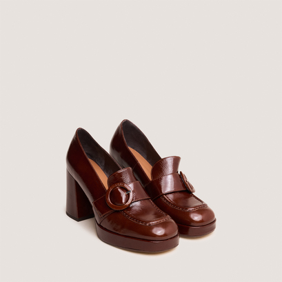 Mocassins à hauts talonsen cuir brillant marron | VAXE
