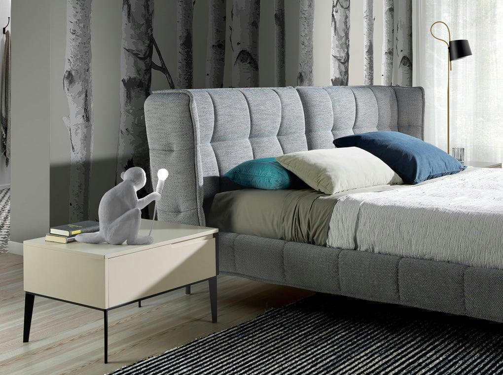 - Lit rembourré en tissu couleur Gris