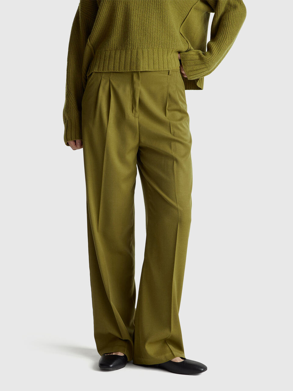 Regular fit trousers in viscose blend