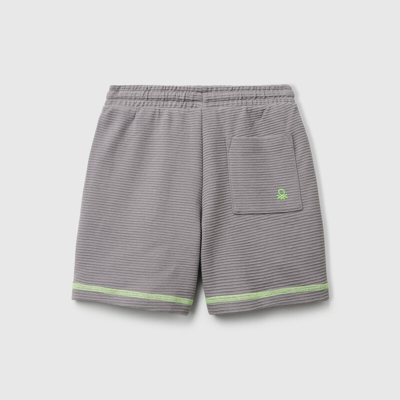 Shorts in light sweat