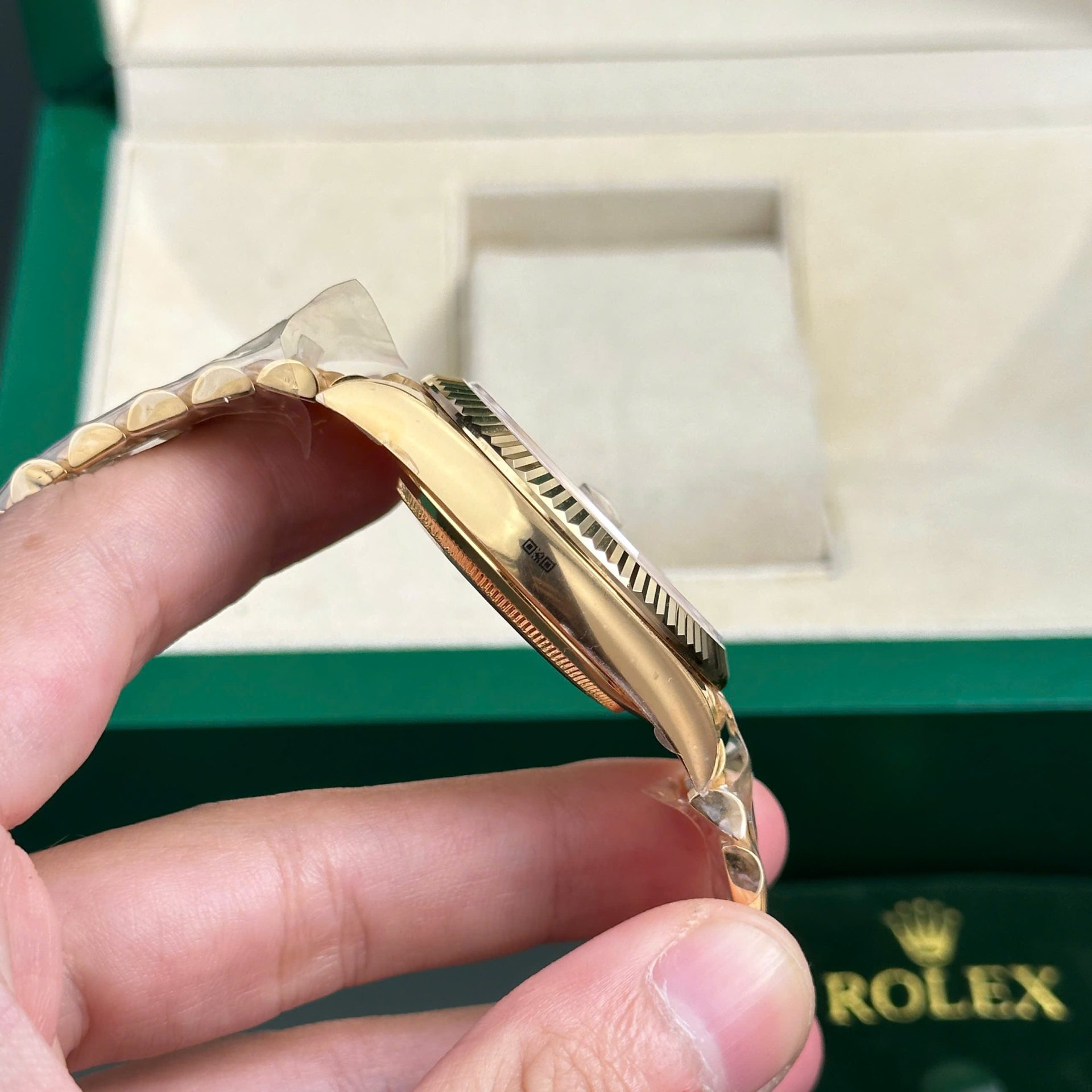 Rolex Day-Date 228238 YG Plated Champagne Dial CZ Diamonds 40mm Super Clone