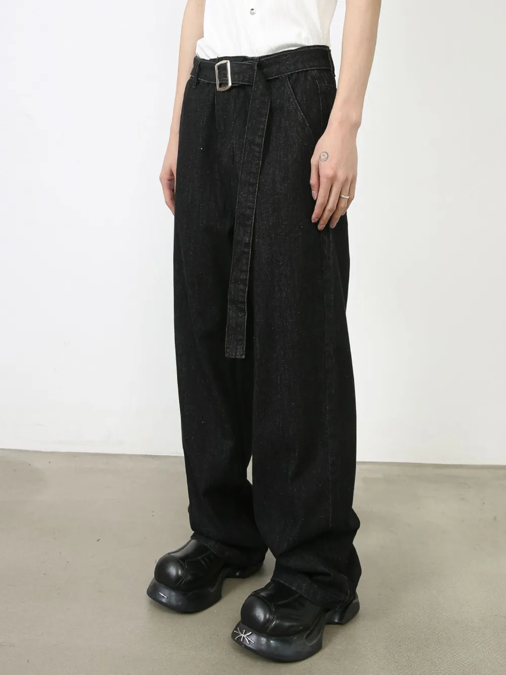 Men's Loose Fit Jeans with Pockets