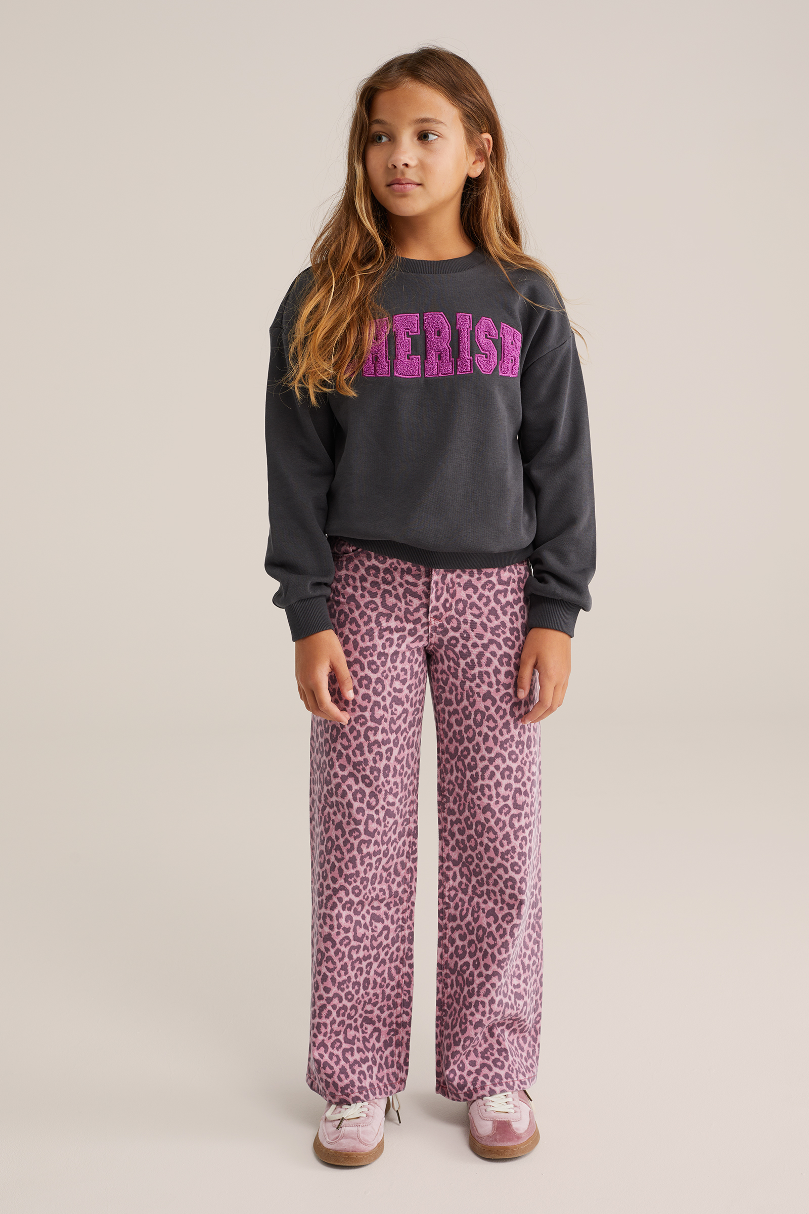 Meisjes oversized sweater met embroidery